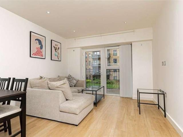 Flat for sale in Colindale, Greater London