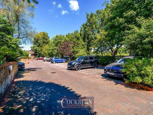 Flat for sale in West Norwood, Greater London