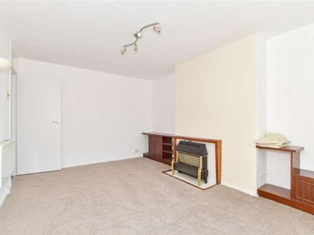 Flat for sale in Tower Hill, Pachesham Park