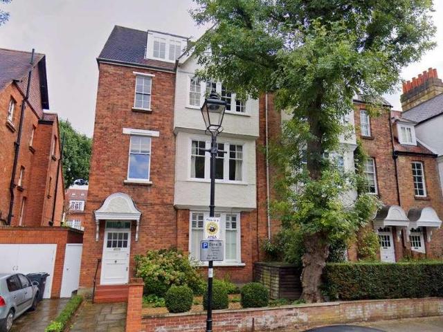 Flat for sale in London Borough of Ealing, Greater London