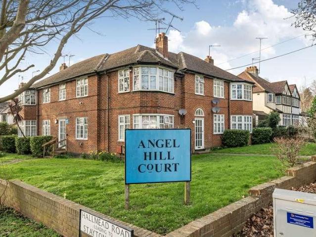 Flat for sale in Benhilton, Greater London