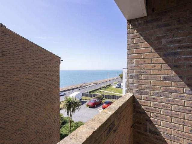 Flat for sale in Folkestone, Seabrook