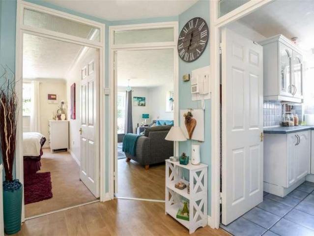 Flat for sale in Littlehaven, Horsham
