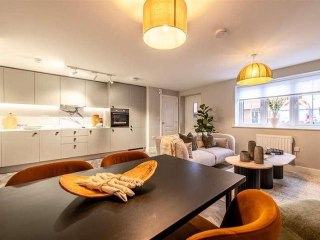 Flat for sale in Midway, Kent