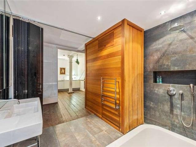 Flat for sale in Hoxton, Greater London
