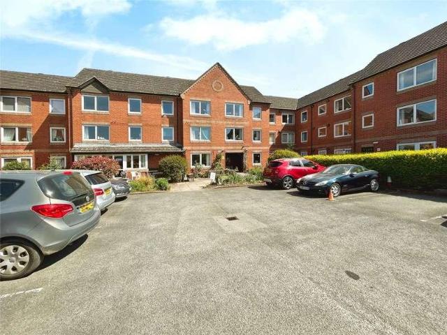 Flat for sale in Evesham, Greenhill
