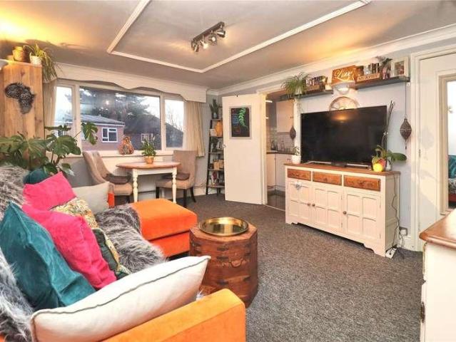 Flat for sale in Woking, Surrey