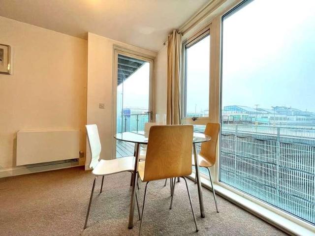 Flat for sale in Milton Keynes
