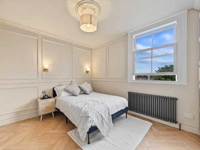 Flat for sale in Stoke Newington, Greater London