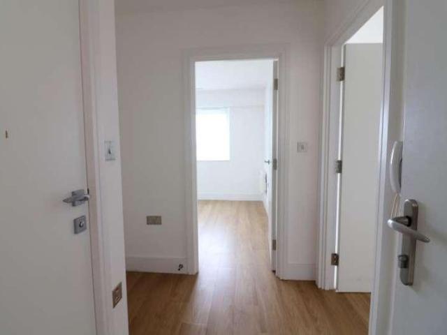 Flat for sale in Farley Hill, Spring Park