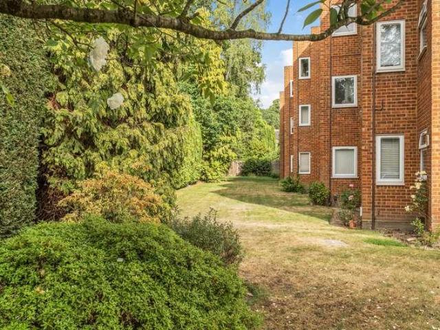 Flat for sale in Horsell, Woking