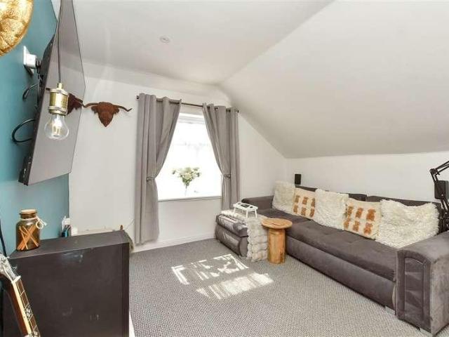 Flat for sale in Oad Street, Kent