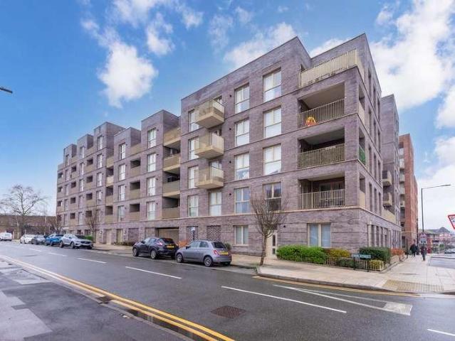Flat for sale in Fishery, Maidenhead