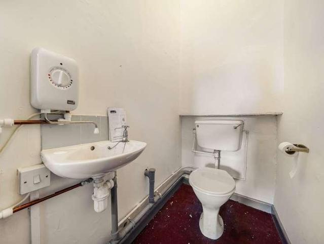Flat for sale in Stroud, School House