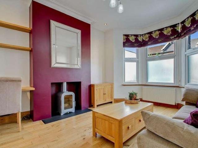 Flat for sale in North Finchley, Greater London