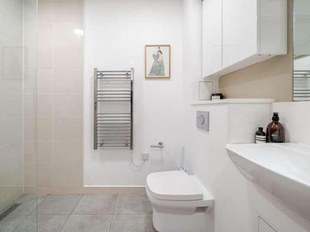 Flat for sale in Streatham Hill, Greater London