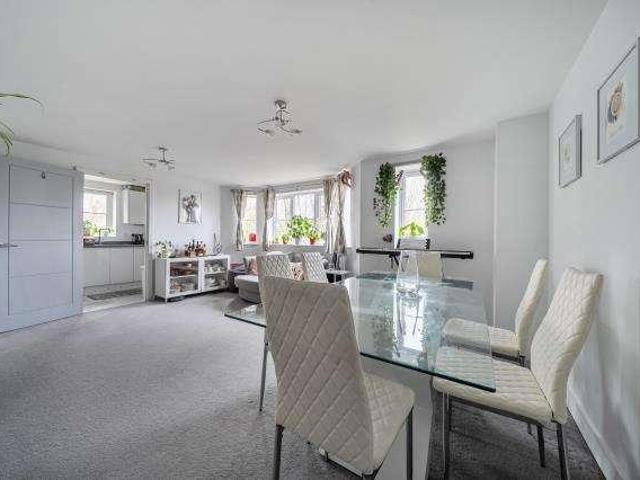 Flat for sale in Botley, Vale of White Horse