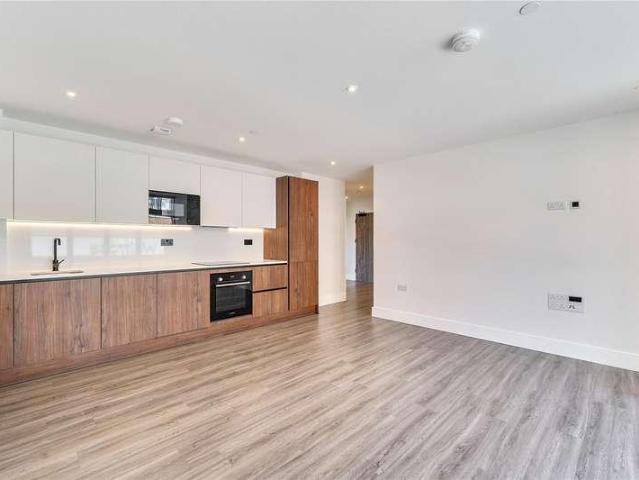 Flat for sale in Gerrards Cross, Denham