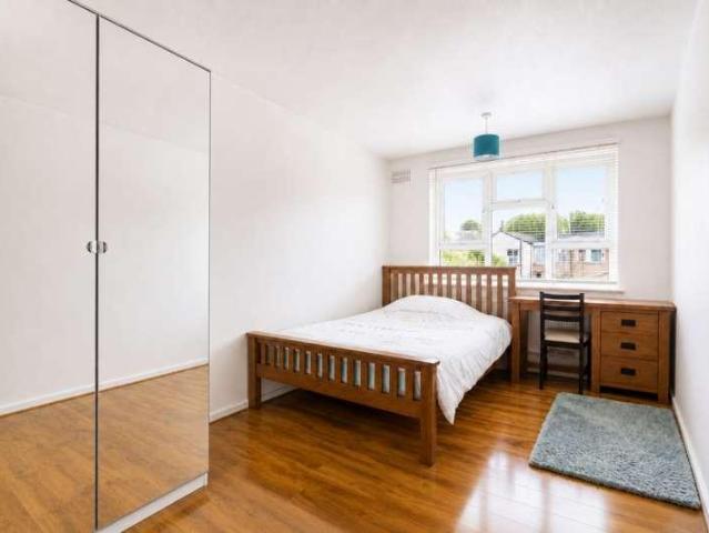Flat for sale in London Borough of Croydon, Selhurst
