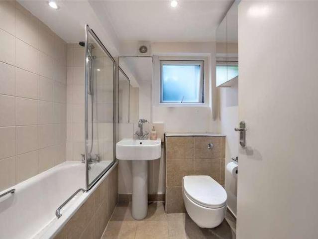 Flat for sale in West Hampstead, Greater London
