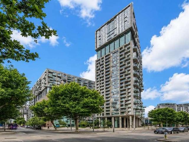 Flat for sale in Isle Of Dogs, Greater London