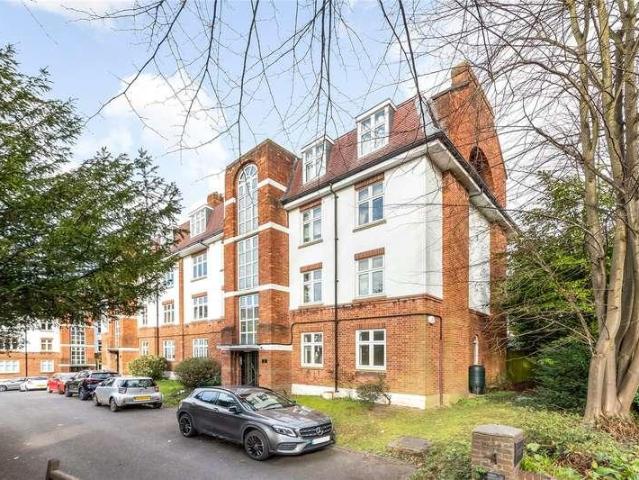 Flat for sale in West Norwood, Greater London
