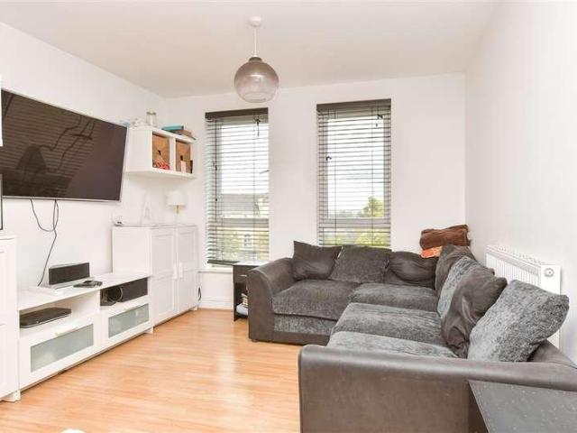 Flat for sale in Worcester Park Estate, Monks Orchard