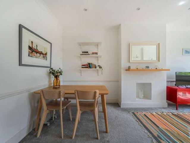 Flat for sale in Surbiton, Greater London
