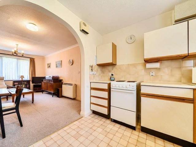 Flat for sale in Northwood Hills, Greater London