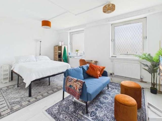 Flat for sale in Bethnal Green, Greater London