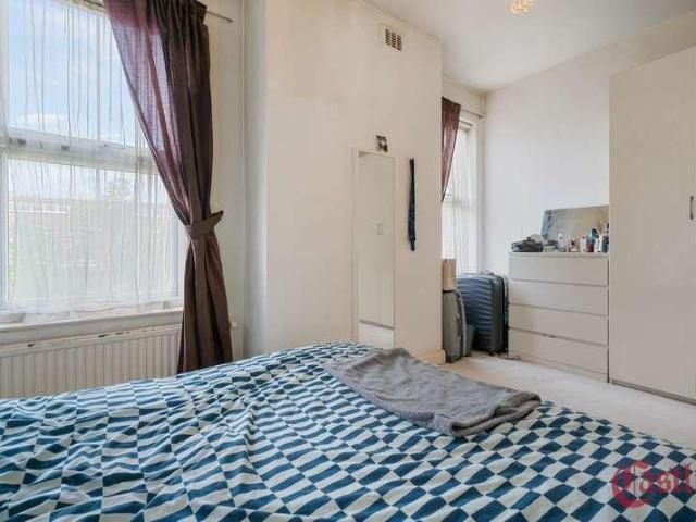 Flat for sale in Hornsey, Greater London