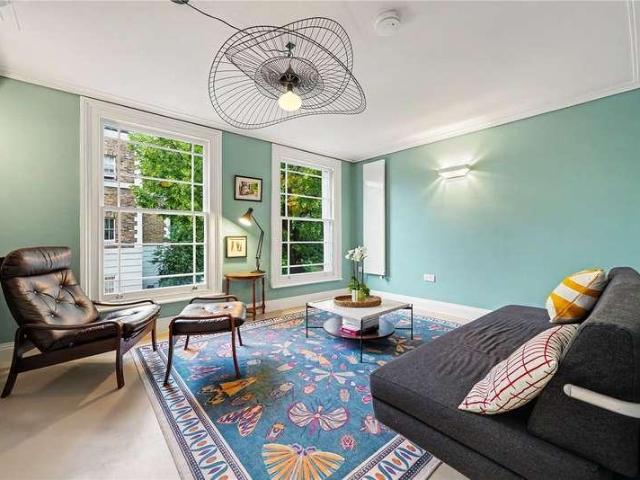 Flat for sale in Canonbury, Greater London