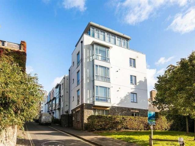 Flat for sale in Bristol, Cumberland Basin