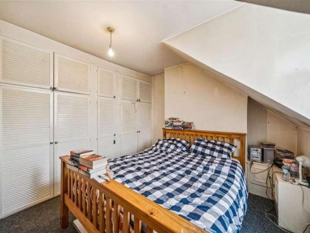 Flat for sale in London Borough of Hounslow, Greater London