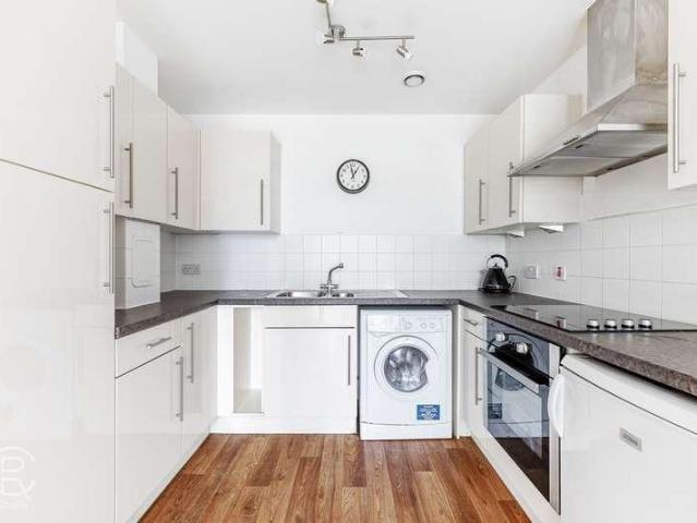 Flat for sale in London Borough of Ealing, Hanwell