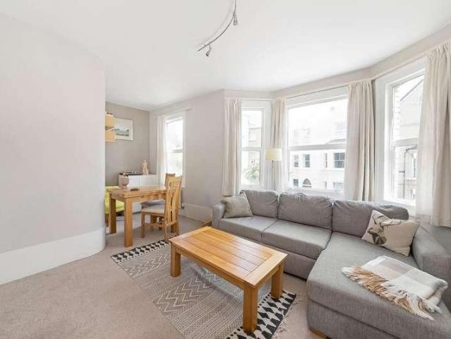 Flat for sale in London Borough of Croydon, Upper Norwood