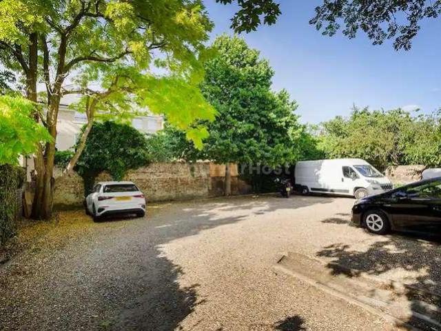 Flat for sale in Slough