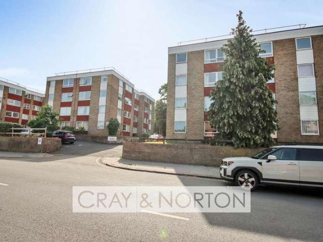 Flat for sale in London Borough of Croydon, Waddon