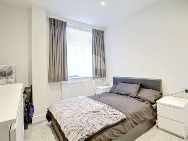 Flat for sale in Slough