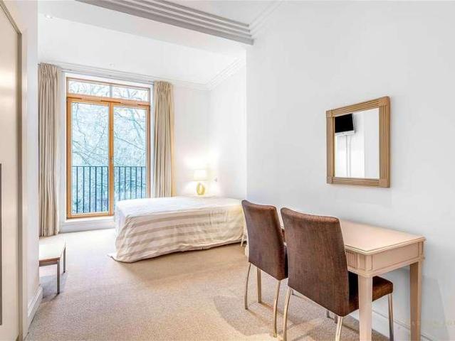 Flat for sale in Westminster, Greater London