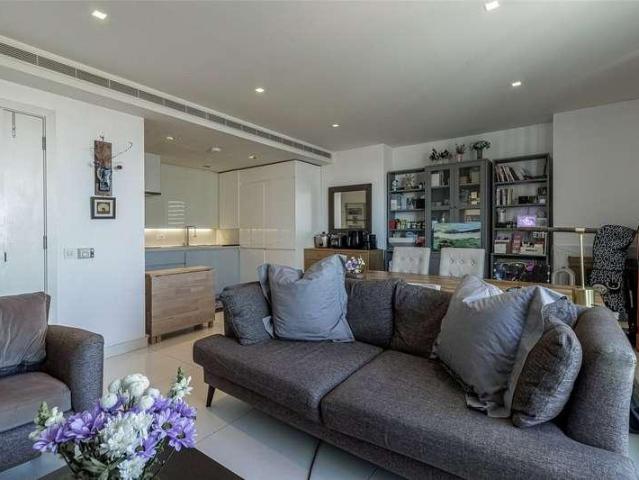Flat for sale in Isle Of Dogs, Greater London