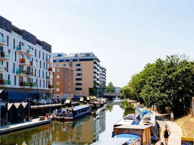 Flat for sale in London Borough of Islington, Greater London