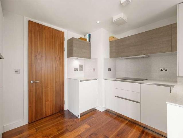 Flat for sale in Hoxton, Greater London