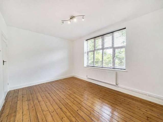 Flat for sale in Holloway, Greater London