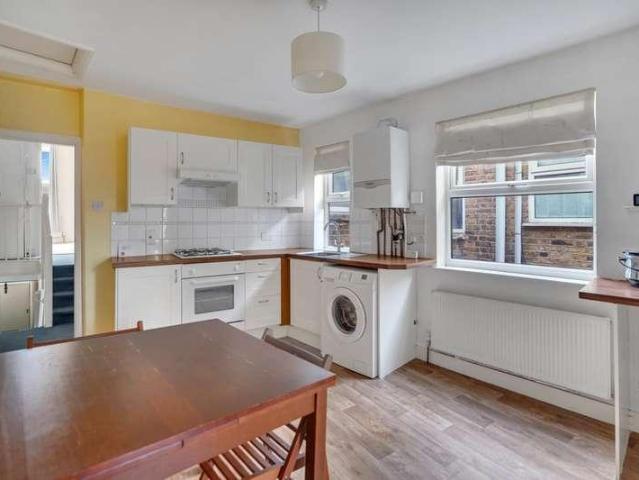 Flat for sale in West Norwood, Greater London