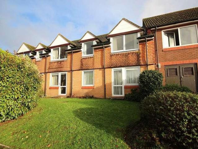 Flat for sale in Broadstone, Poole