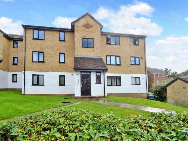 Flat for sale in Royal Borough of Kingston upon Thames, Greater London