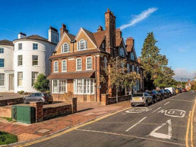 Flat for sale in Royal Wells Park, Tunbridge Wells