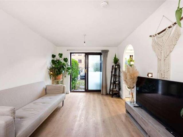 Flat for sale in Clapton, Greater London