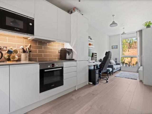 Flat for sale in Maidenhead